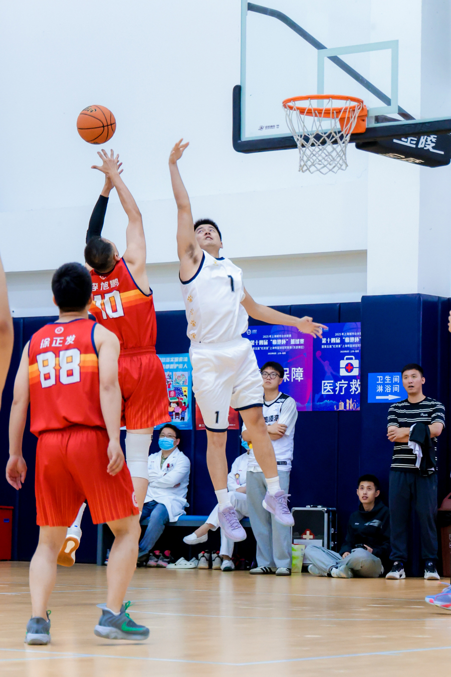 包含高清无延迟篮球直播实时见证赛场每一个高光的词条