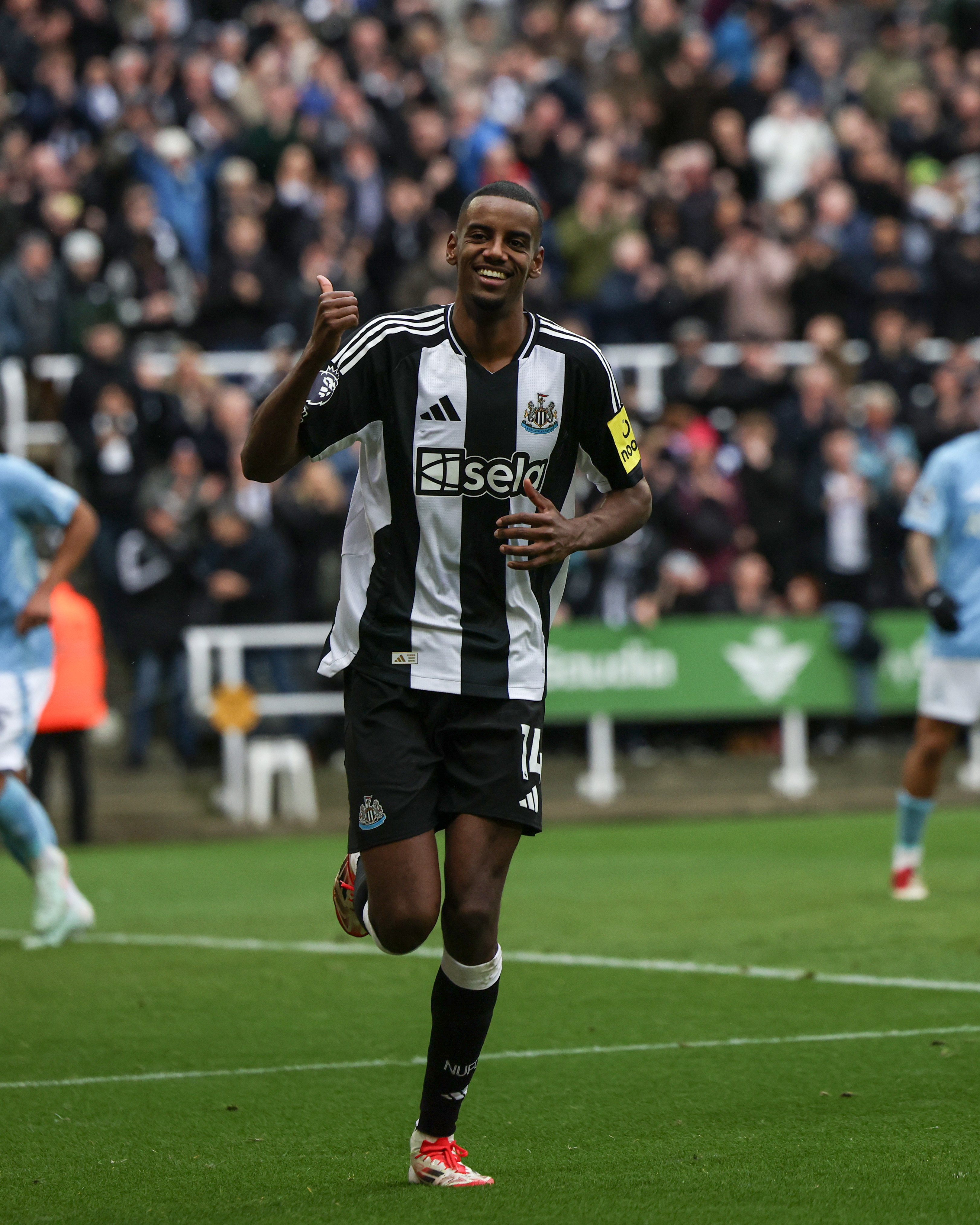 曝纽卡希望留下伊萨克球员要求涨薪