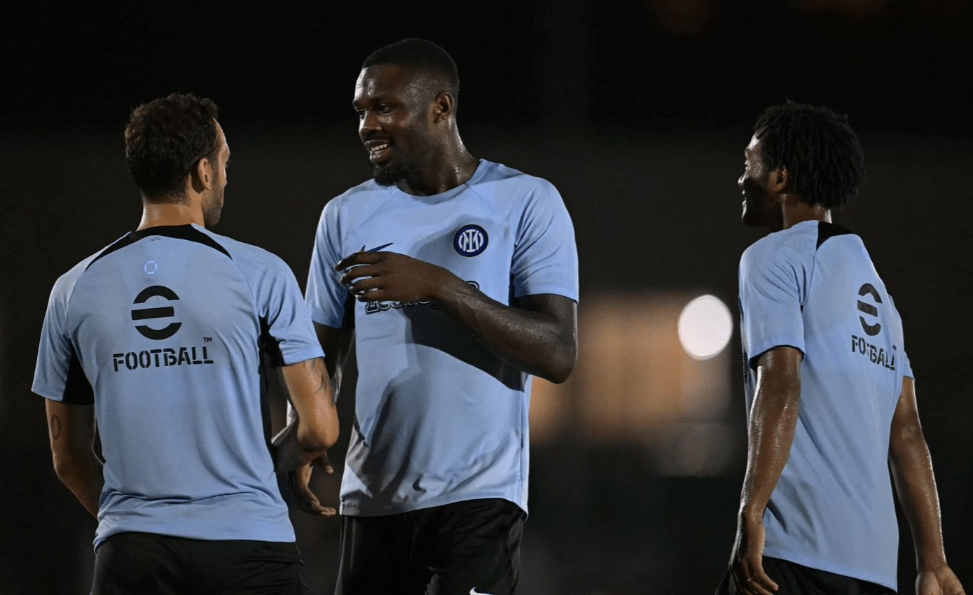 关于曝巴雷拉拒绝利雅得新月坚持留队的信息