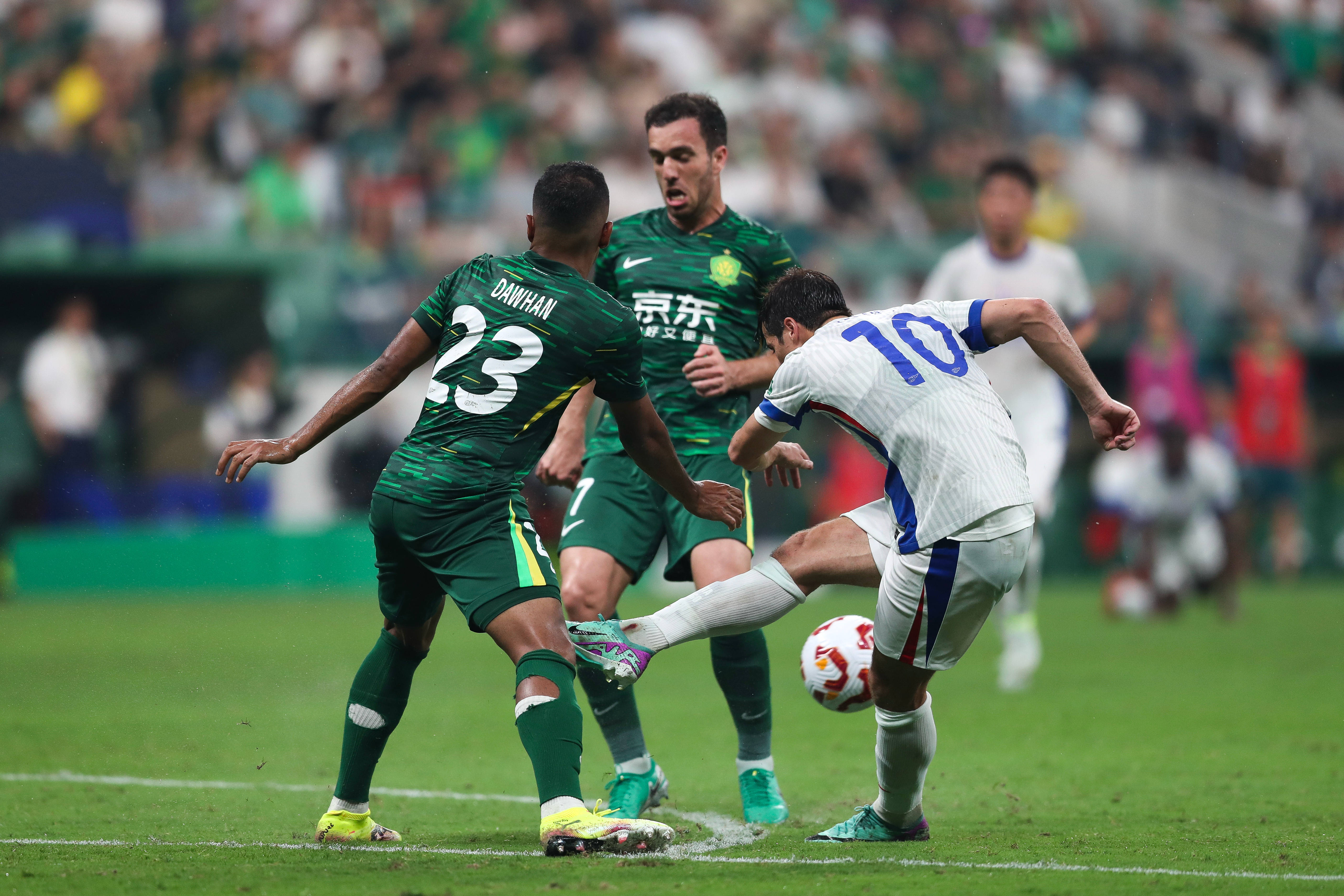 中超武汉三镇1-0上海申花图多列献绝杀阿苏埃两球被吹的简单介绍