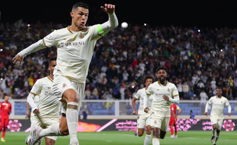 包含利雅得青年有意罗梅乌沙特联赛薪资具备吸引力的词条