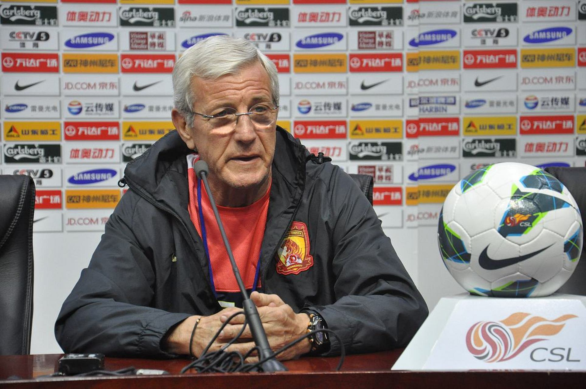 记者：王刚与发生冲突的球迷和解张玉宁已致歉的简单介绍