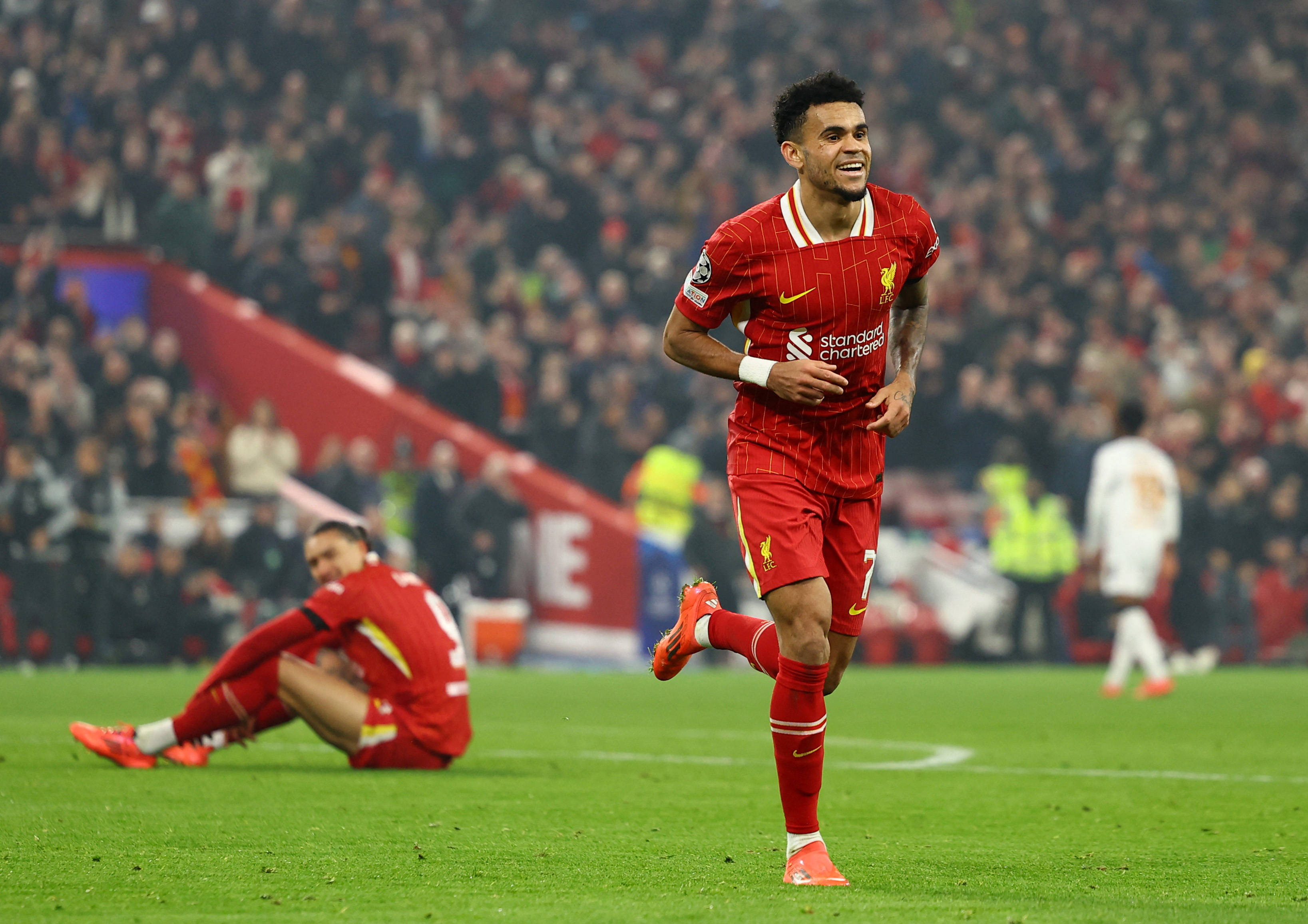 关于道格拉斯路易斯希望重返英超尤文生涯或提前终结的信息