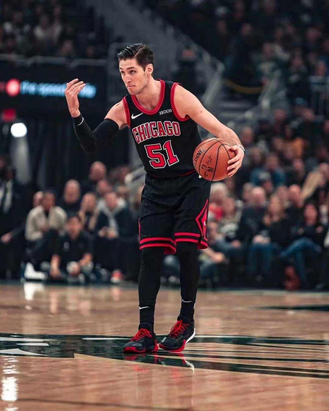 包含土超球队竞争免签托马斯球员将在近期做出决定的词条