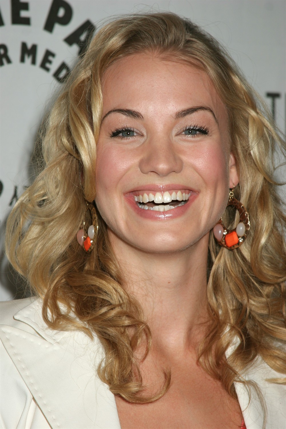 NCAA：雪城大学橘子VS霍夫斯特拉的简单介绍