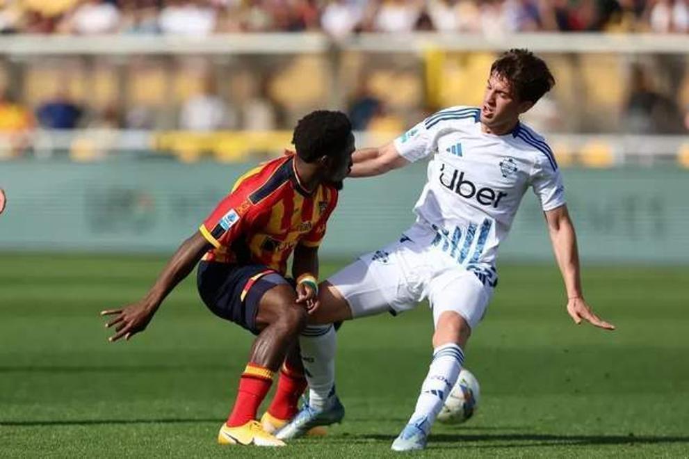 包含曼城中场佩罗内正式加盟科莫曼城拥有二转分成的词条