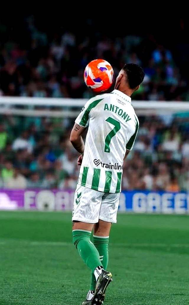 包含B费考虑加盟利雅得新月曼联视B费为非卖品的词条