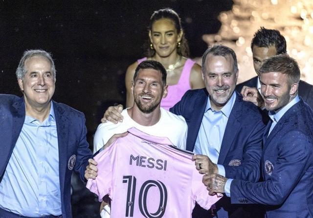 包含世俱杯第二轮最佳阵容阿根廷球星梅西领衔的词条