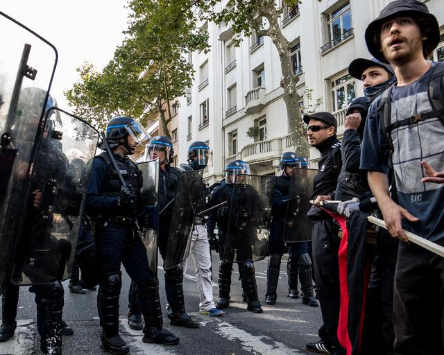 法国：大巴黎夺冠引发骚乱多人被捕的简单介绍