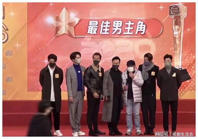 包含伊萨克将缺席PFA颁奖典礼尽管已获得主要奖项提名的词条