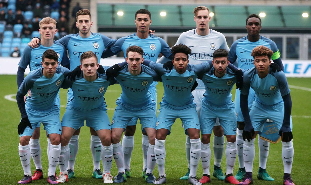 包含乌拉圭公布世预赛名单球队几名关键球员缺席的词条