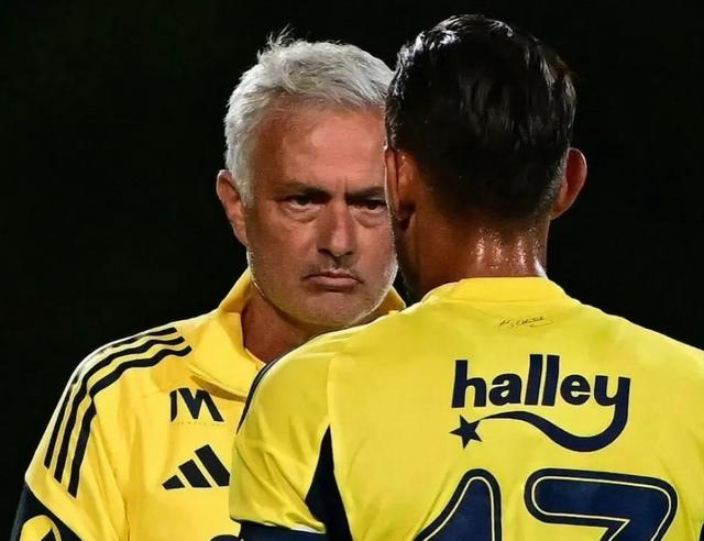 关于曝费内巴切决定继续与穆里尼奥合作穆帅确认留任的信息