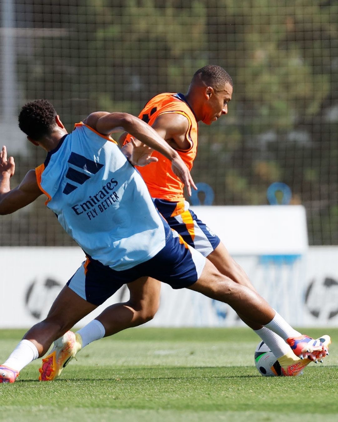 姆巴佩晒回归皇马训练照因肠胃炎缺席了前两场比赛的简单介绍 姆巴佩晒回归皇马训练照因肠胃炎缺席了前两场比赛的简单介绍