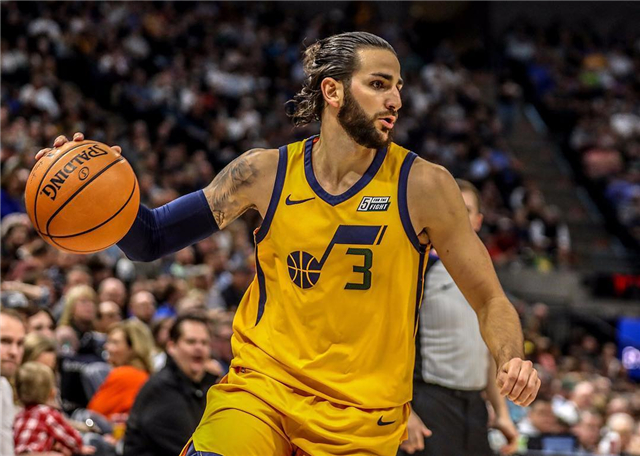 包含沙特球队有意吉拉西愿意提供高薪引进球员的词条