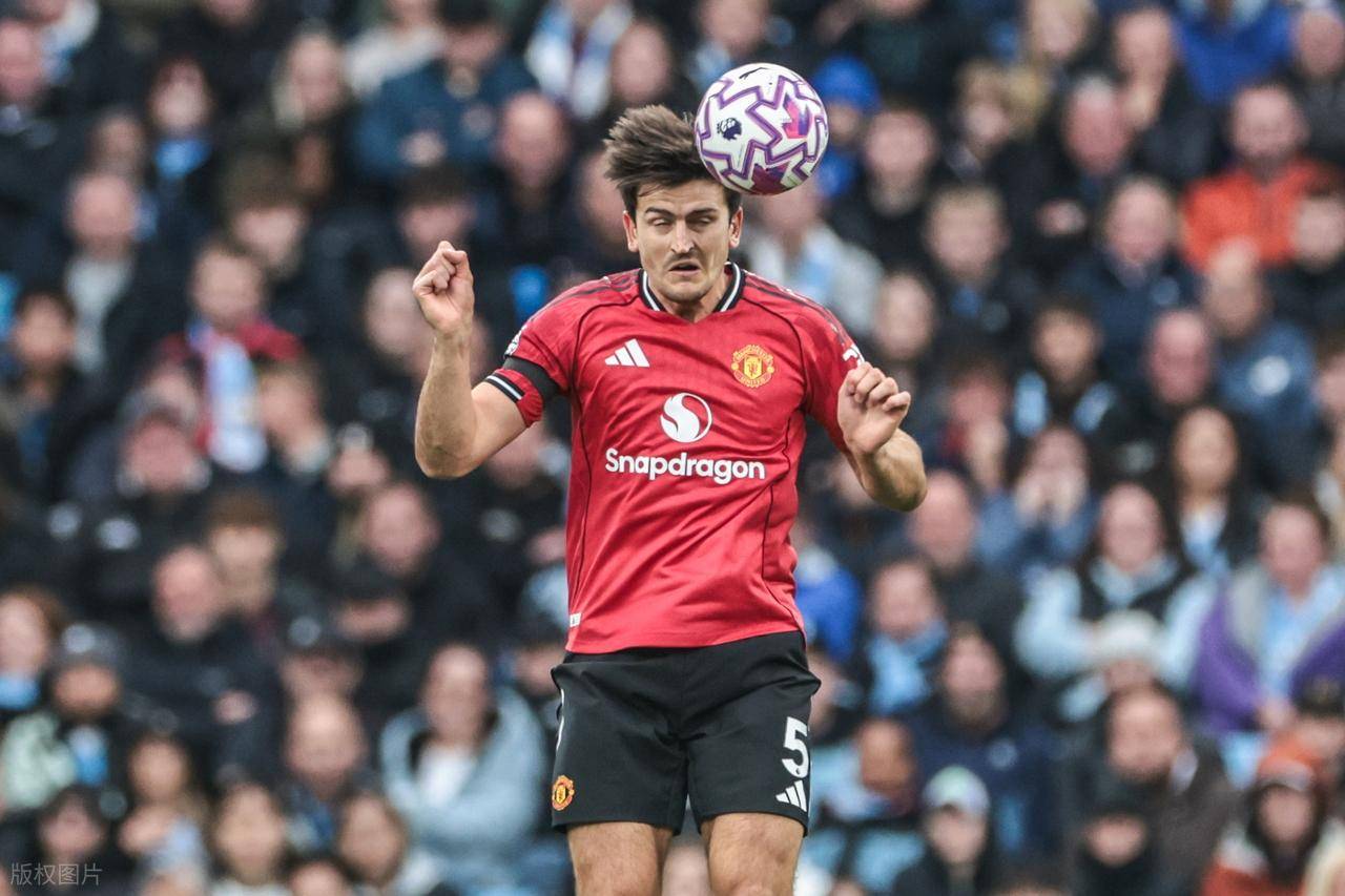 马奎尔愿意与曼联降薪续约球员很热爱球队的简单介绍