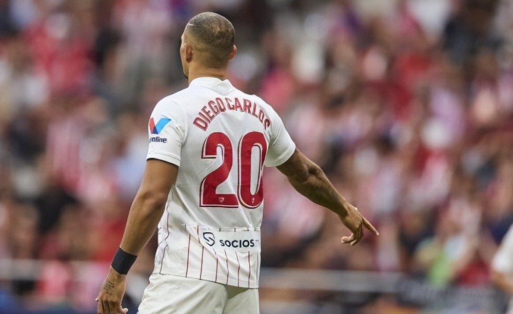 包含曝罗马有意利昂-贝利提出租借附带买断条款的方案的词条