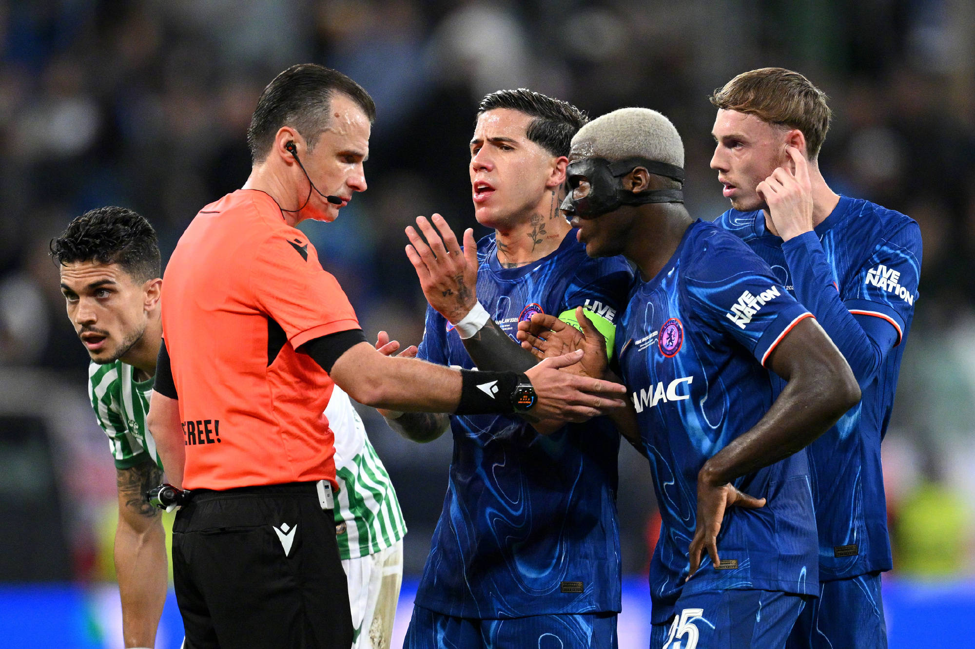 热刺加入哈维西蒙斯竞争切尔西也对球员有意