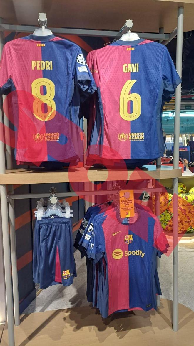 关于巴萨新赛季主场球衣将发售队徽回归传统位置的信息