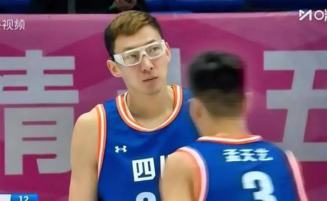 关于周琦替补出场狂砍33分助四川全运男篮晋级四强的信息