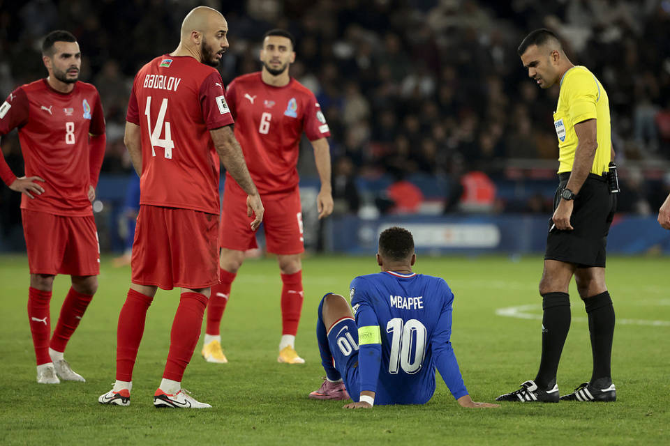 包含多队关注皇马小将穆尼奥斯包括西甲球队海外球队的词条