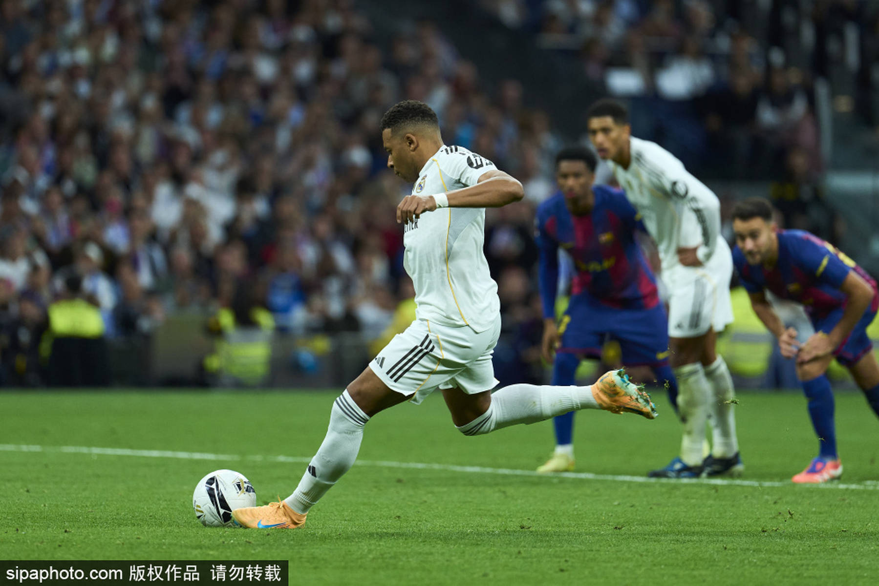 包含西甲积分榜最新排名：皇马领先巴萨5分领跑马竞暂列第四的词条