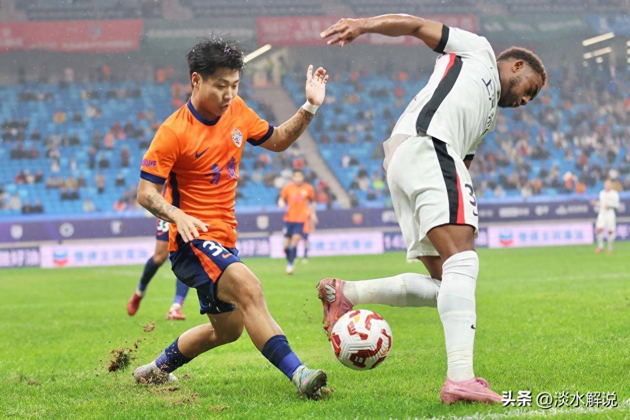 包含中超青岛海牛3-4上海海港莱昂纳多、兰克尔-泽梅开二度李新翔建功的词条