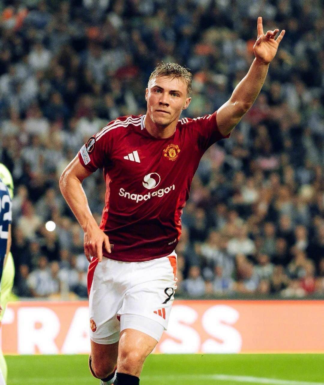 包含米兰有意摩纳哥前锋恩博洛双方已经取得联系的词条