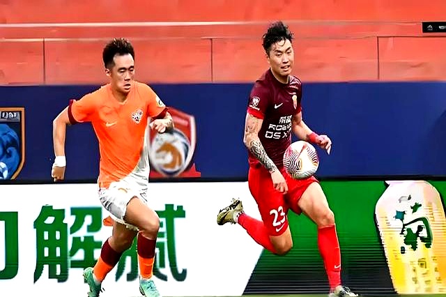 青岛海牛投资人到训练场打气助威主场迎来上海海港的简单介绍