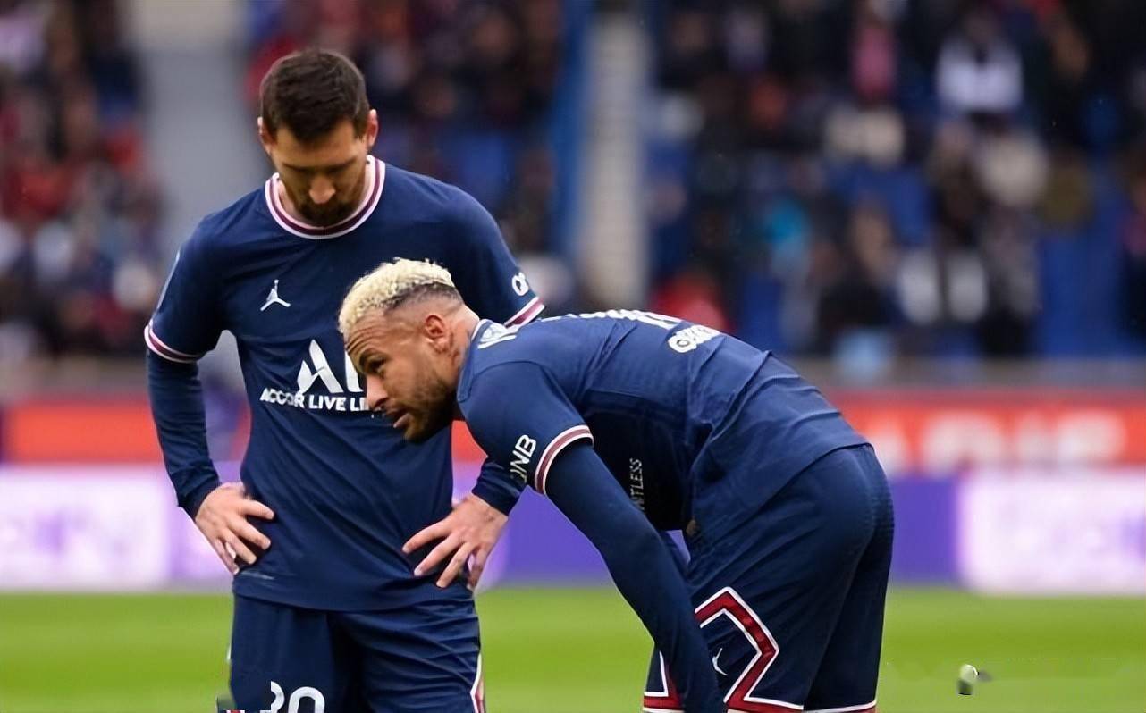 大巴黎向内马尔一家赠送礼物一家五口名字齐亮相的简单介绍  第2张