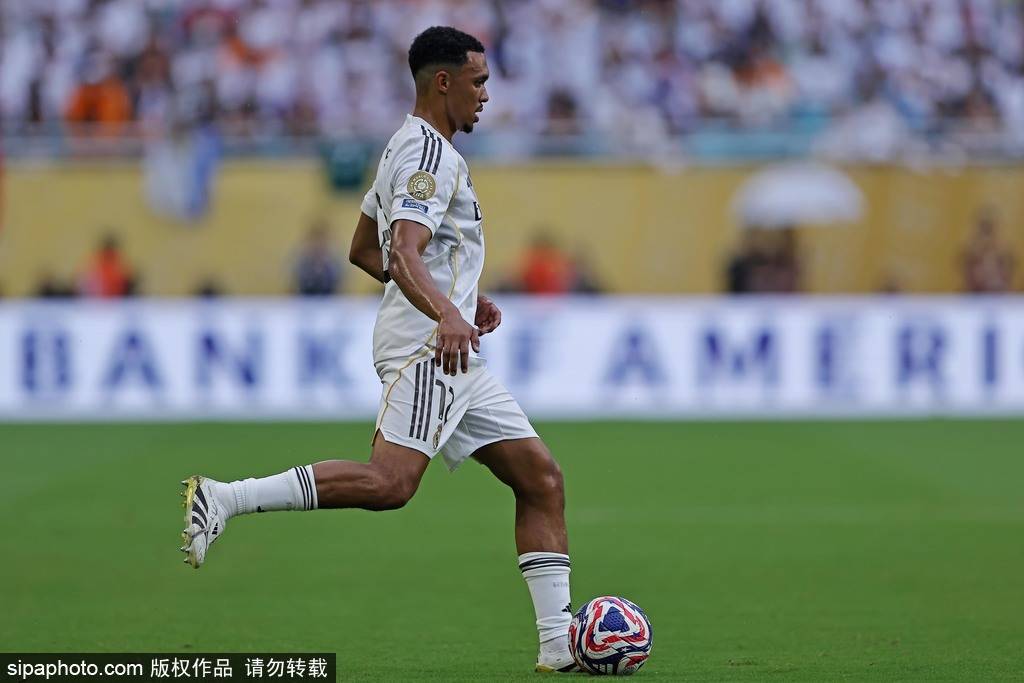 阿诺德迎来加盟皇马首次助攻今夏刚刚加盟的简单介绍