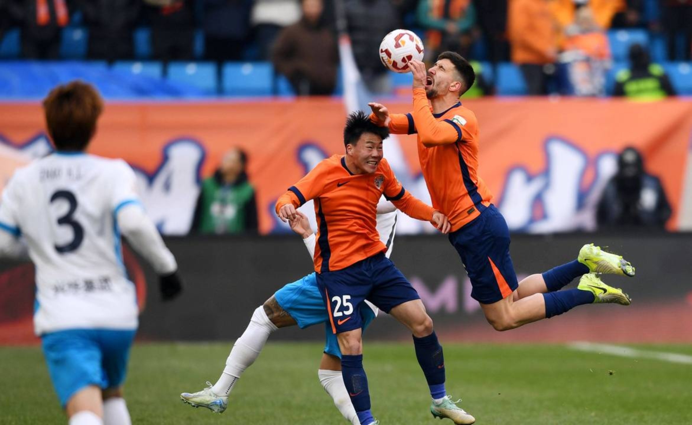 成都蓉城将战长春亚泰成都蓉城暂居联赛头名的简单介绍  第2张