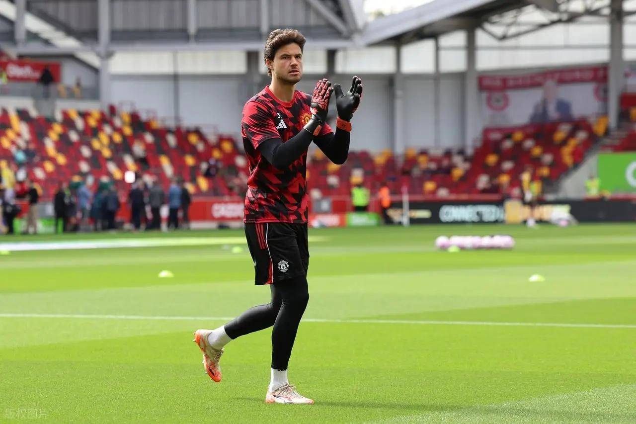 包含齐尓克泽渴望离开曼联球员是曼联锋线靠后选择的词条