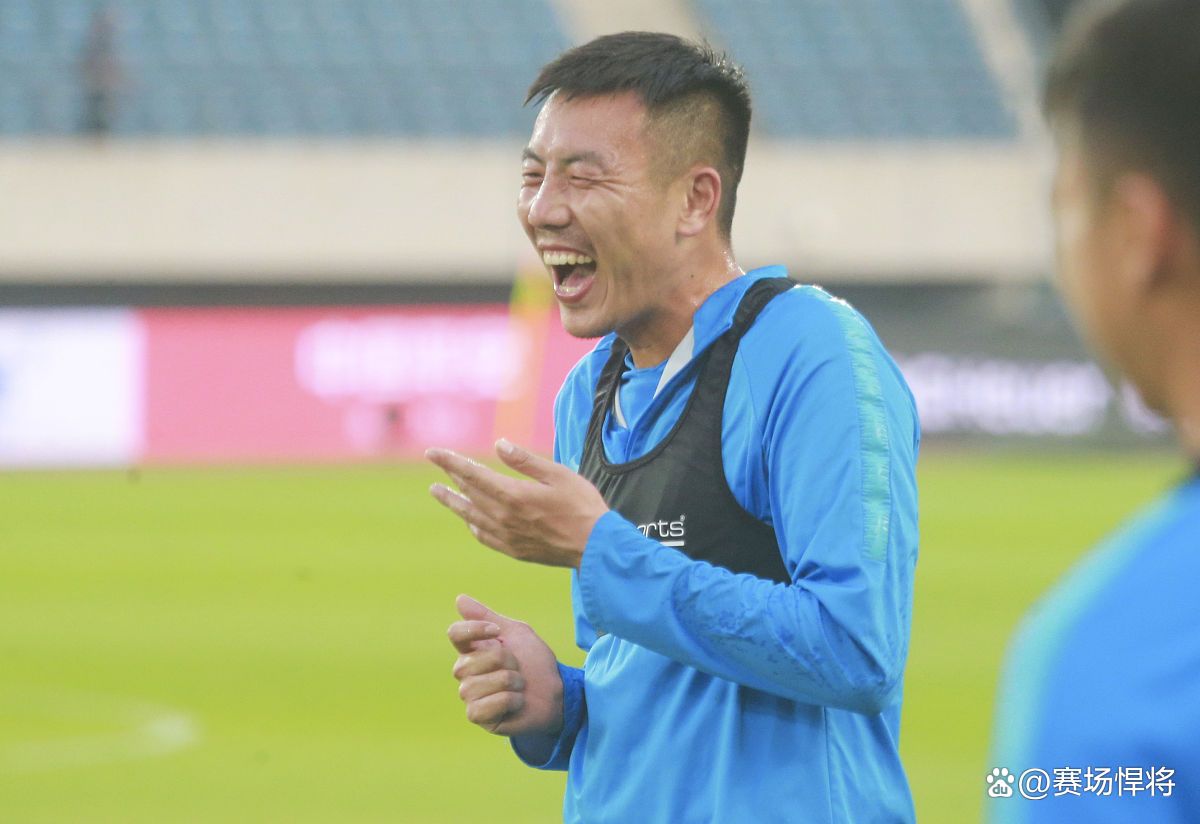 关于国安官方晒韩佳奇训练照4月份遭遇重伤的信息  第2张