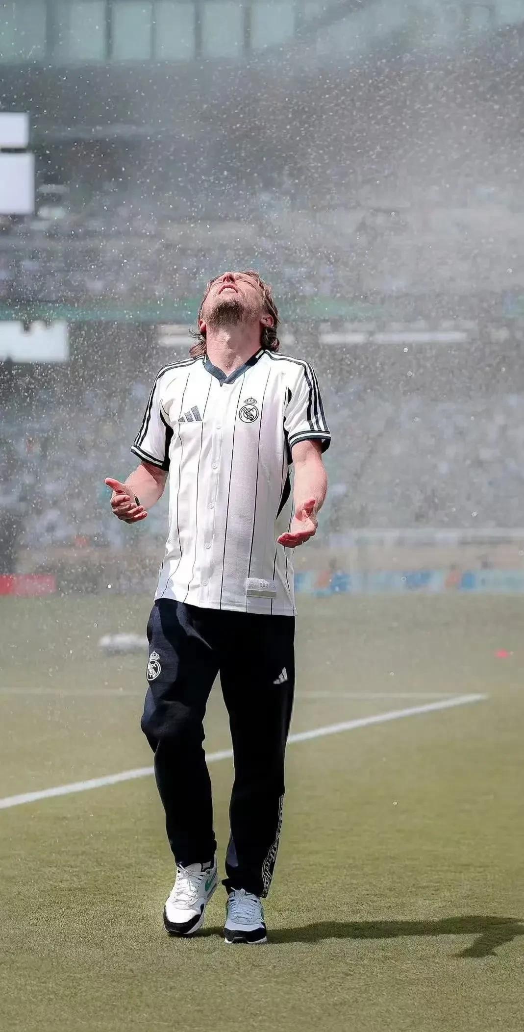 包含AC米兰有意免签莫德里奇球员已经确定本赛季结束后离开皇马的词条  第2张