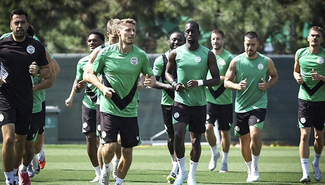 欧冠费伦茨城3-0卢多戈雷茨费伦茨瓦罗斯晋级的简单介绍  第2张