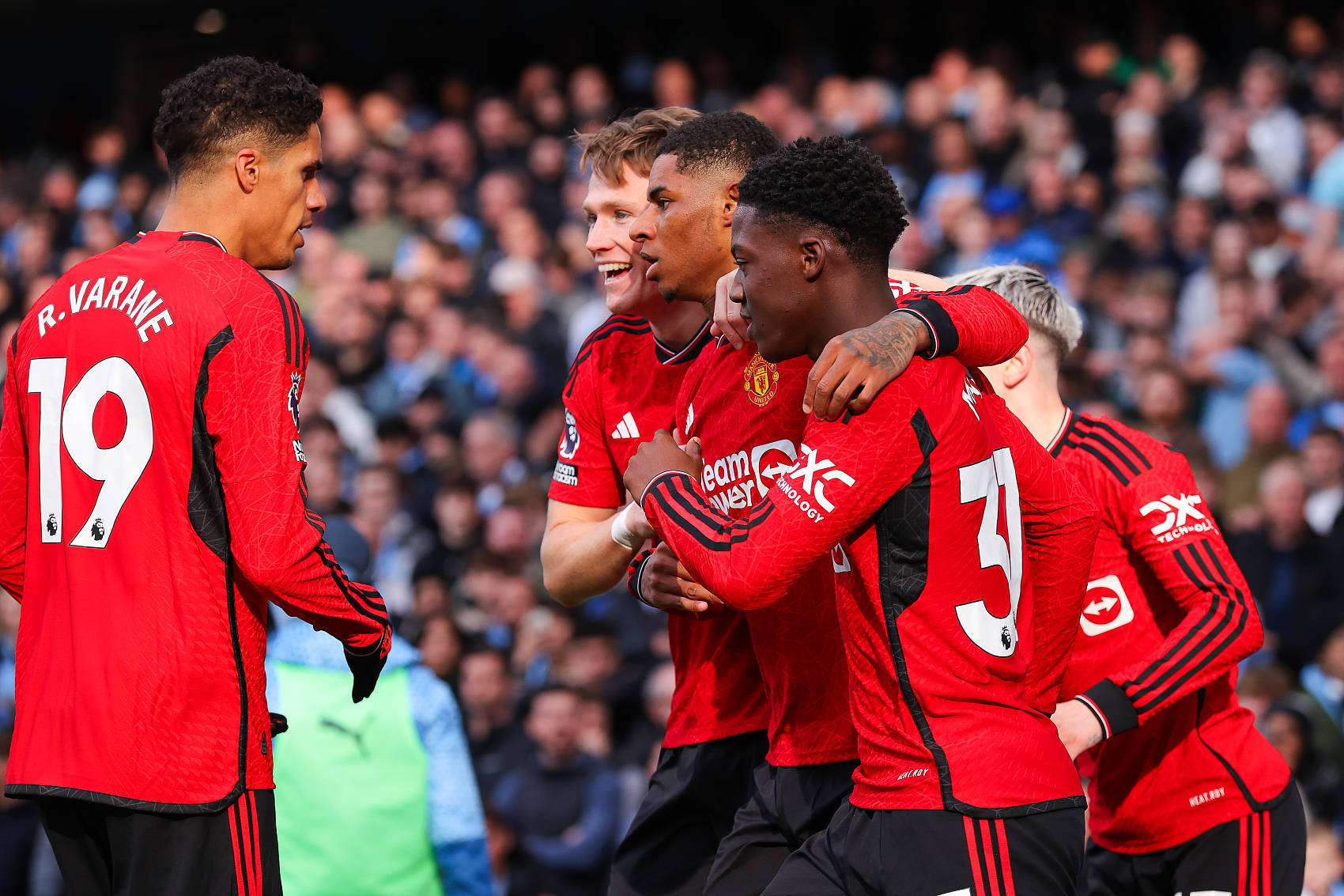 英联杯纽卡斯尔联2-0热刺喜鹊军团主场发威的简单介绍  第2张