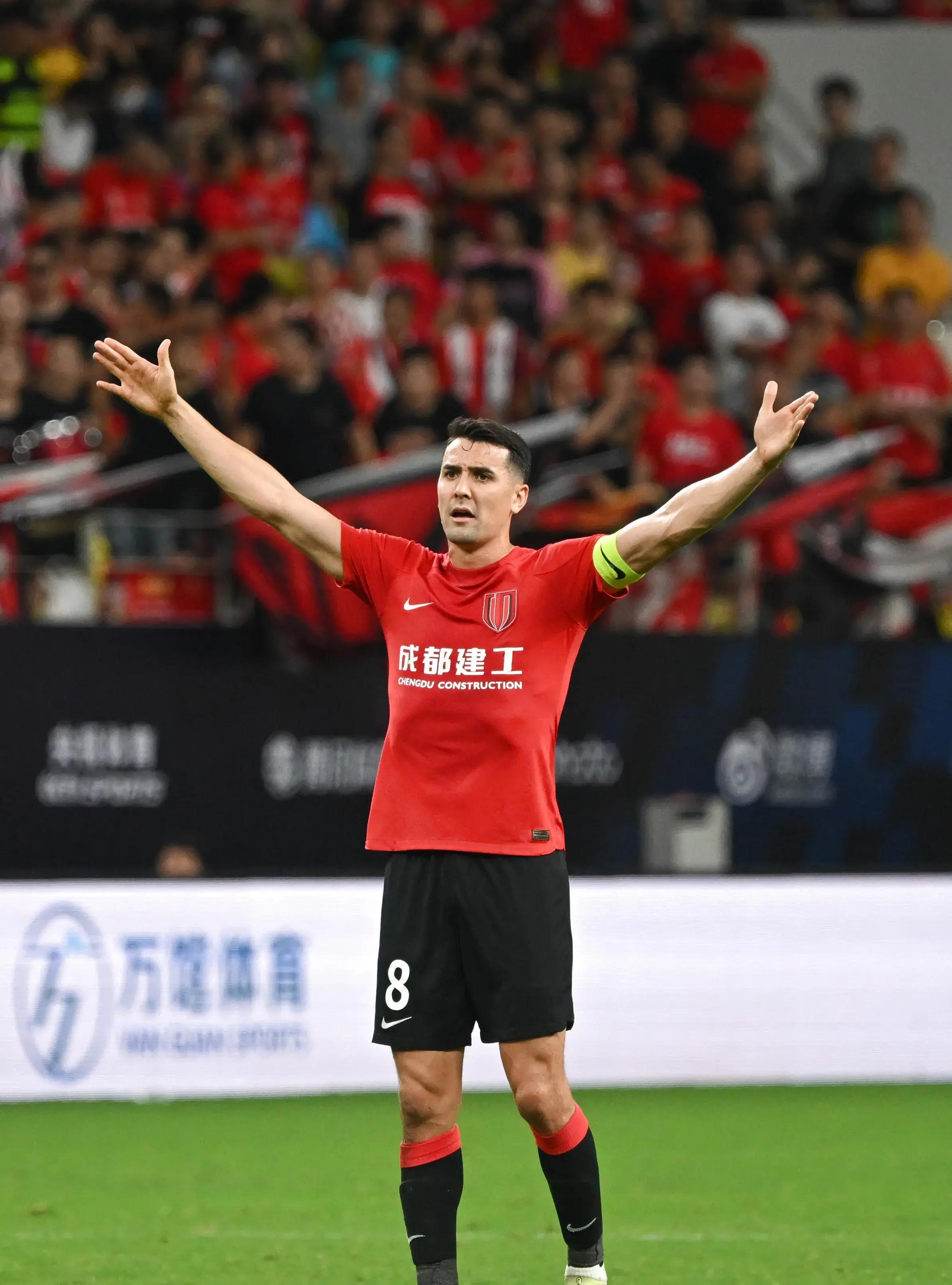 中超成都蓉城2-0北京国安德尔加多破门莱切特建功的简单介绍