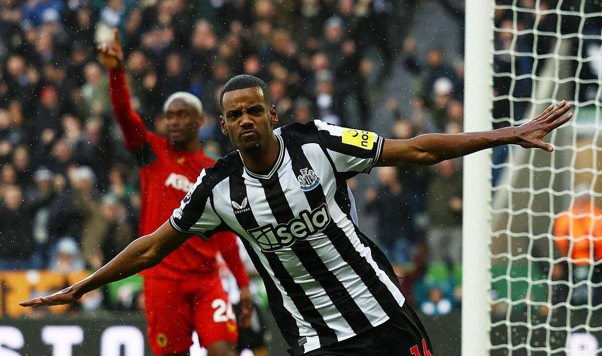 包含加里-奥尼尔退出狼队选帅行列球迷反对他重返球队的词条